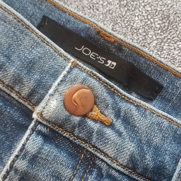 Joe's Jeans High Rise Side Roll Short in Tory - Picture 4 of 10